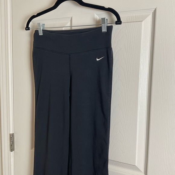 Nike dri-fit Women's Black Flared Pants size XSMALL - Picture 3 of 8